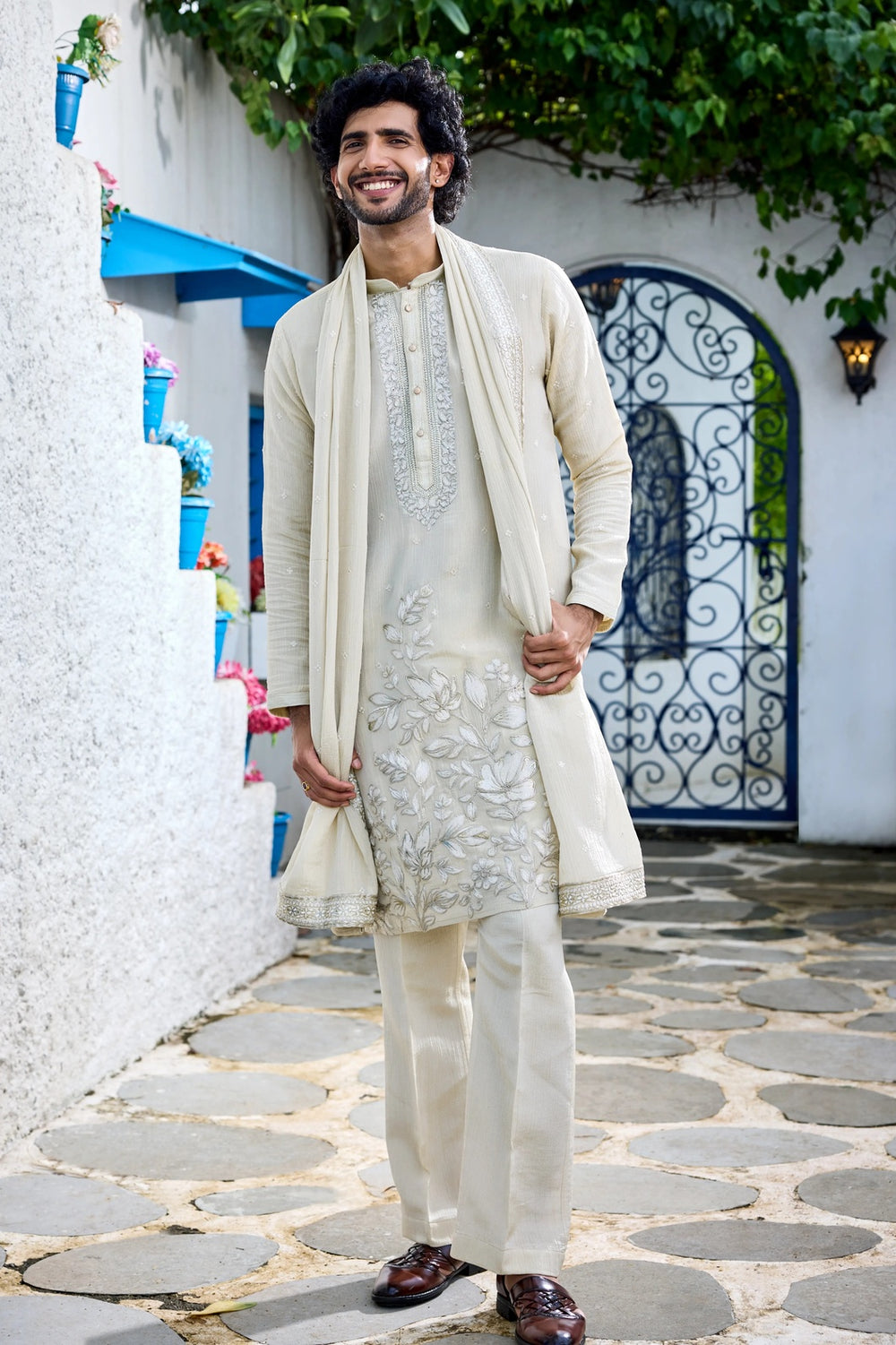 buy embroidered kurta set