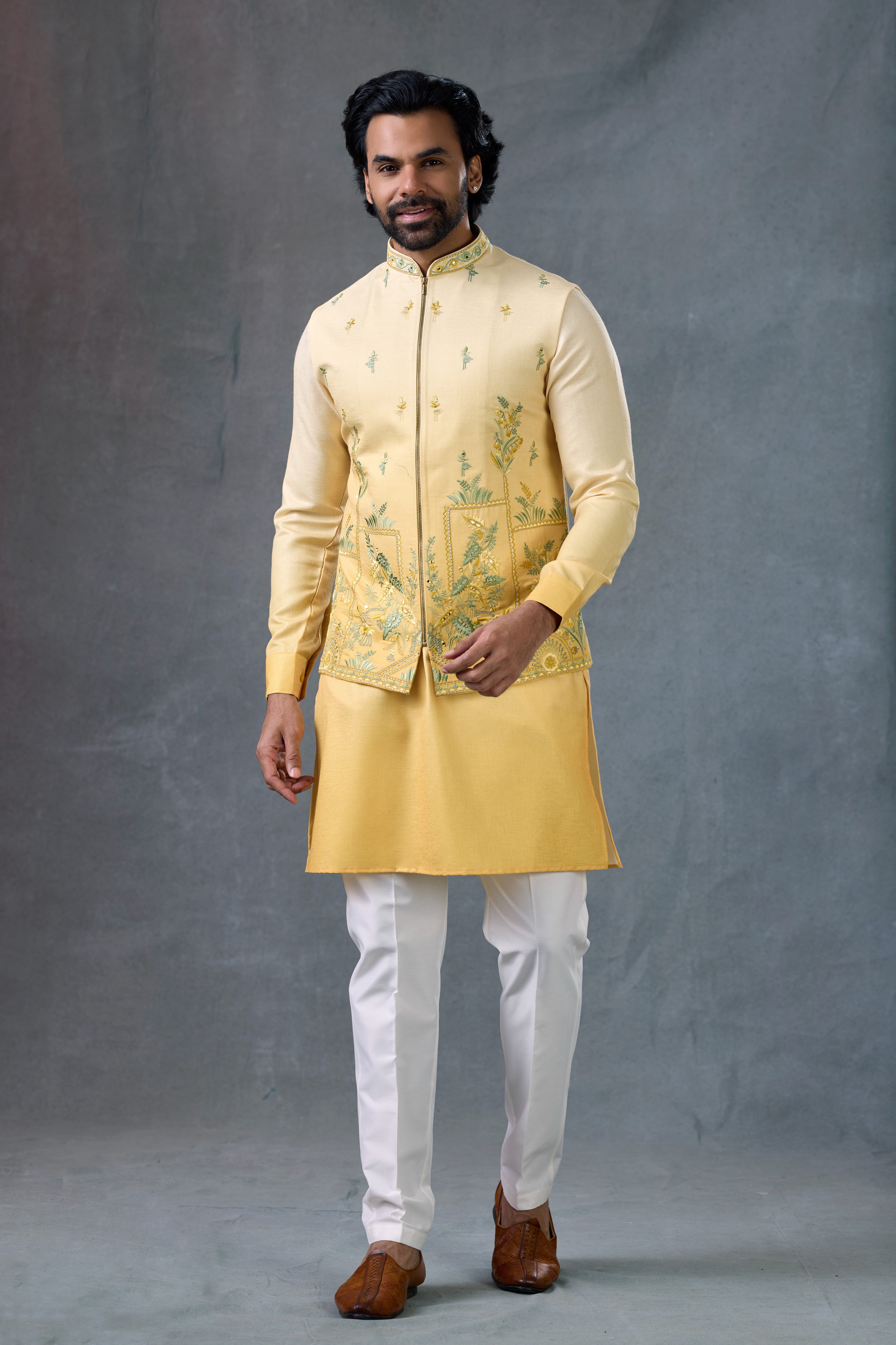 Embroidered Kurta Set Men